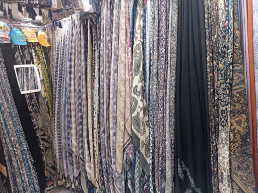 عکس فروشگاه شال و‌ روسری باقری