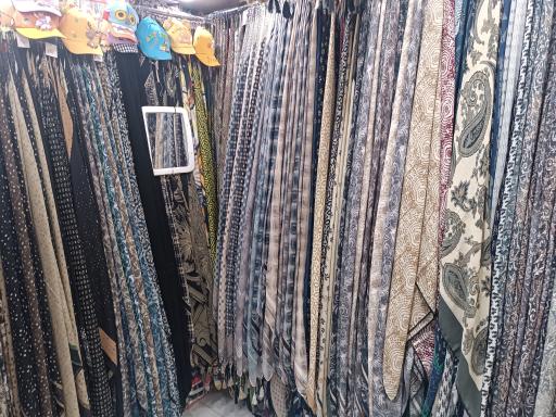 عکس فروشگاه شال و‌ روسری باقری