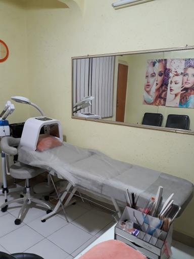 عکس سالن زیبایی آدینا