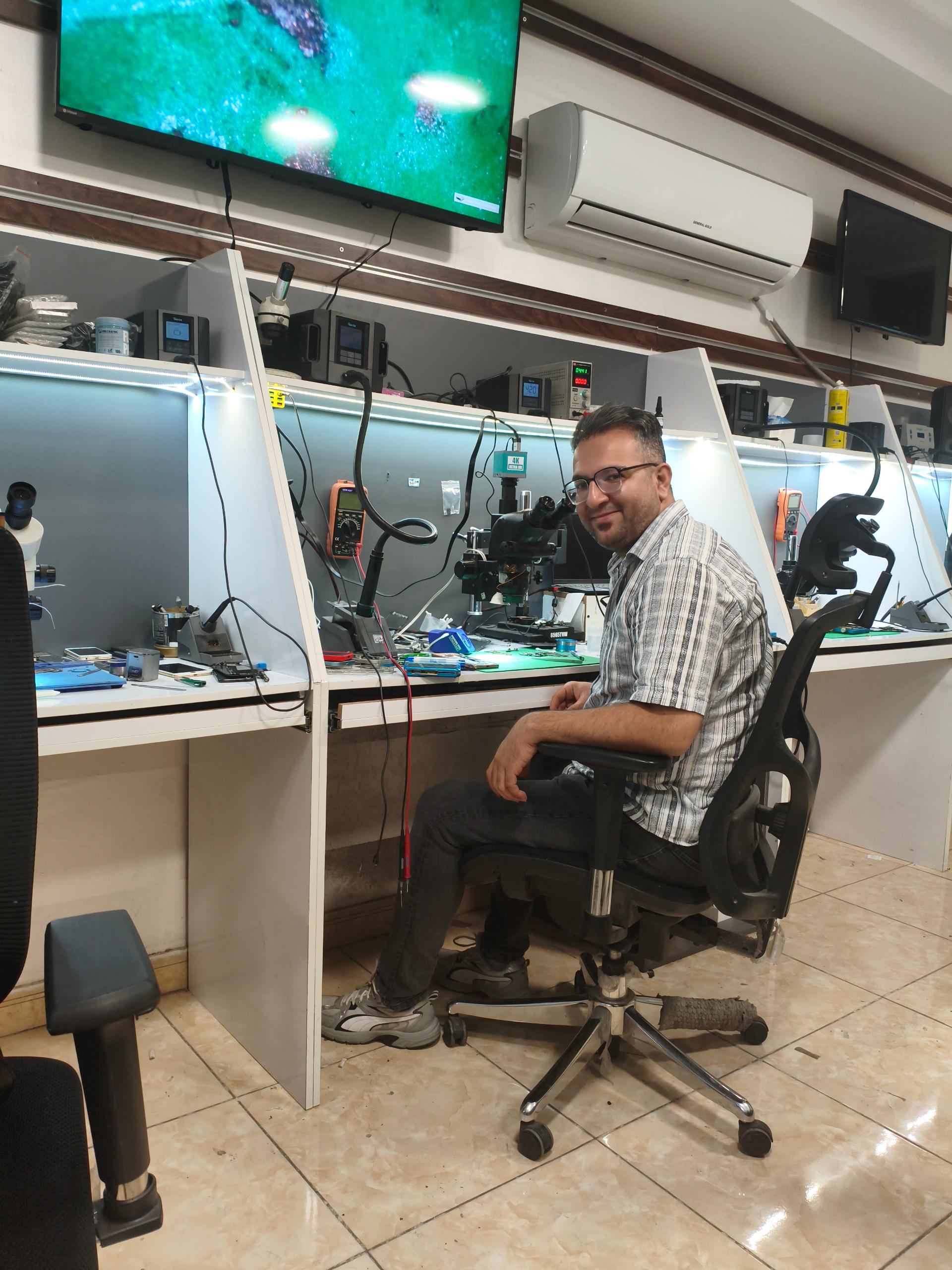 عکس تعمیرات تخصصی آیفون رایان تیم