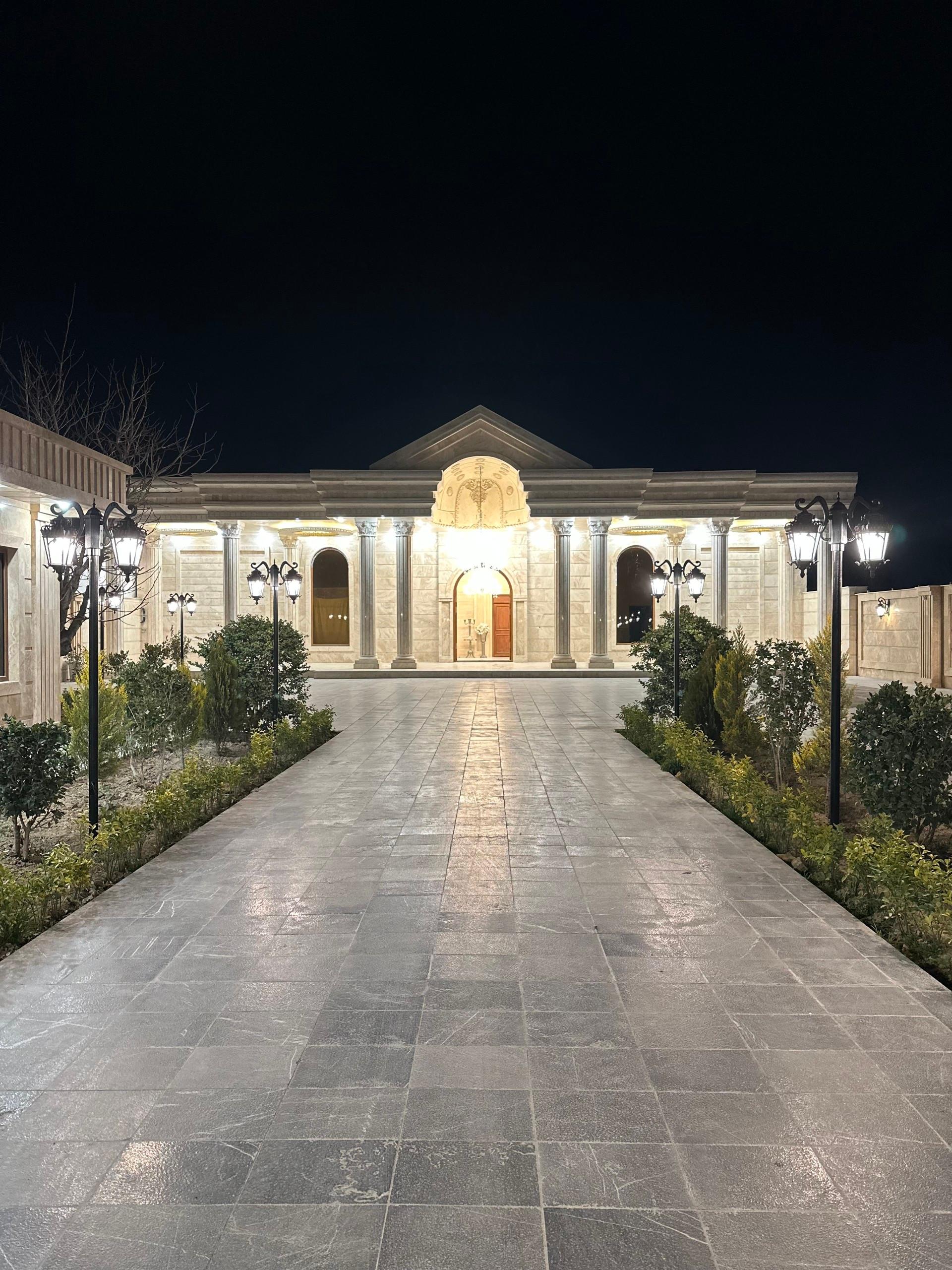 عکس باغ عمارت امین