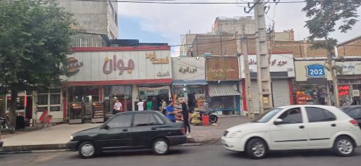 عکس فست‌فود جوان