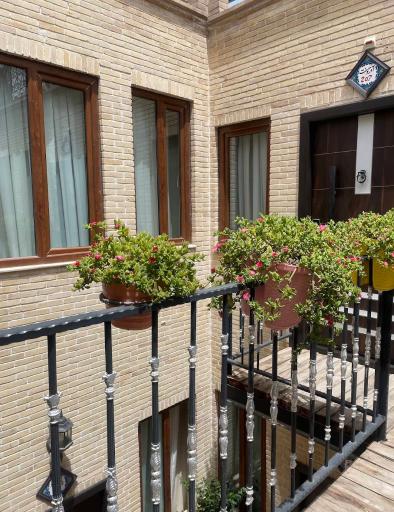 عمارت هفت دری(هتل سنتی)