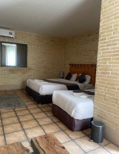 عمارت هفت دری(هتل سنتی)