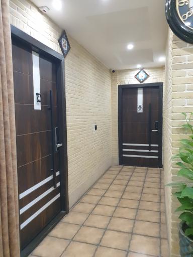 عکس عمارت هفت دری(هتل سنتی)