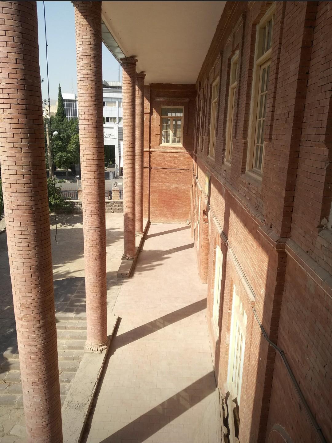 عکس مدرسه تاریخی 22 بهمن