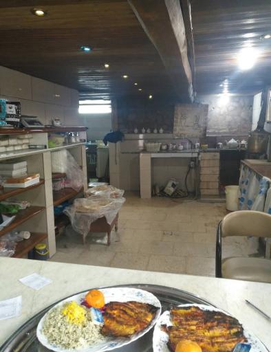 عکس باغ رستوران لاله