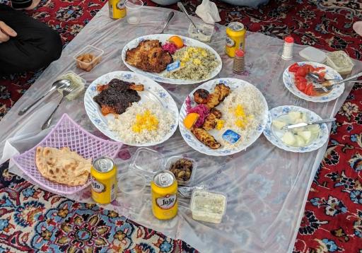عکس باغ رستوران لاله