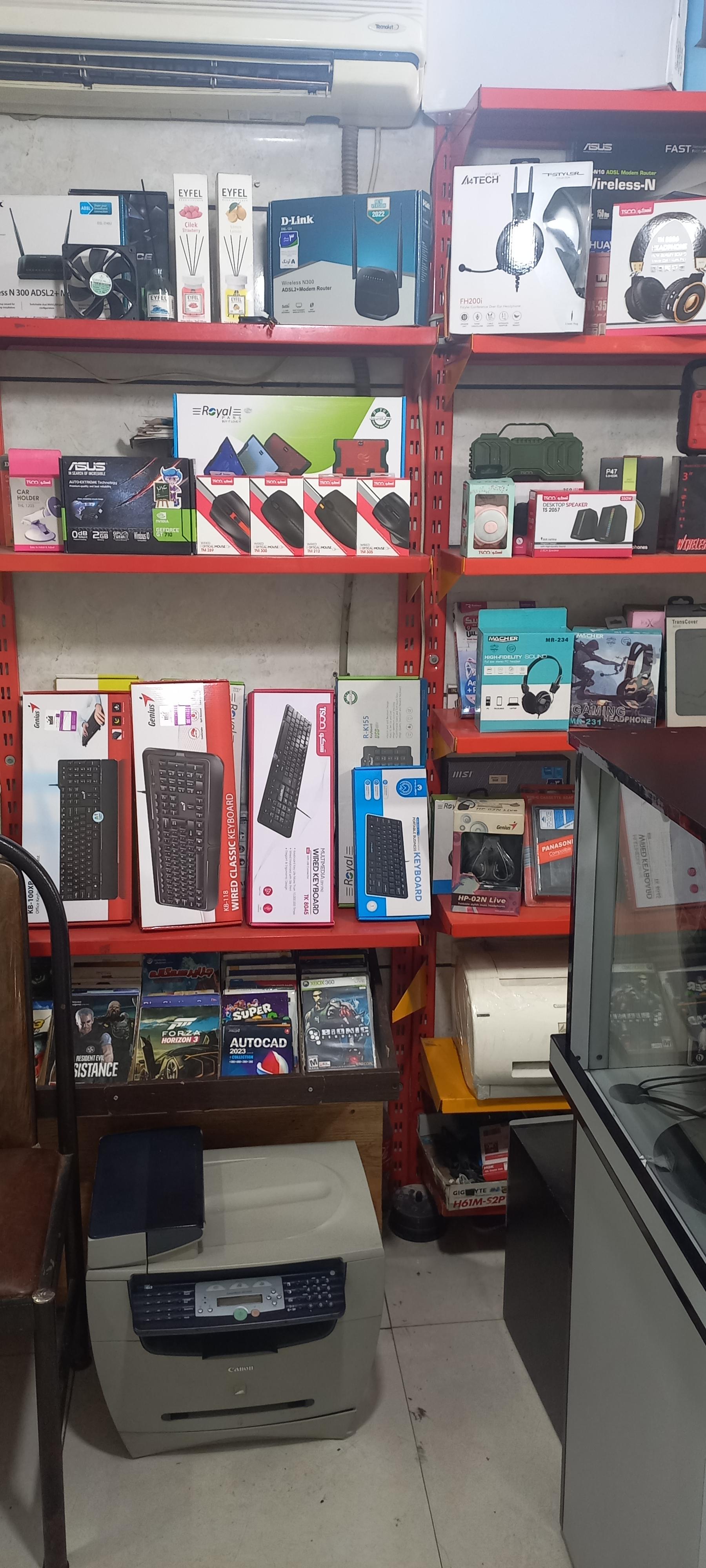 عکس خدمات کامپیوتر ماهان