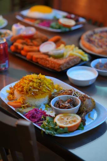 عکس سفره خانه بین المللی صحرا