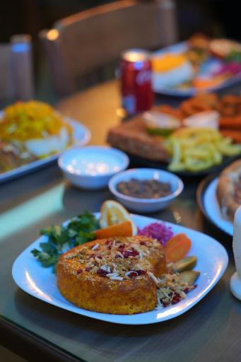 عکس سفره خانه بین المللی صحرا