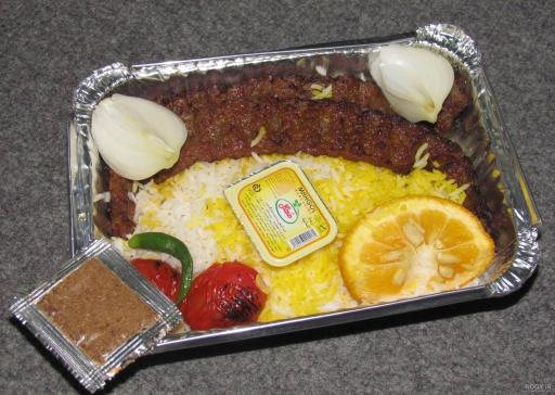 عکس تهیه غذای دایی علی 