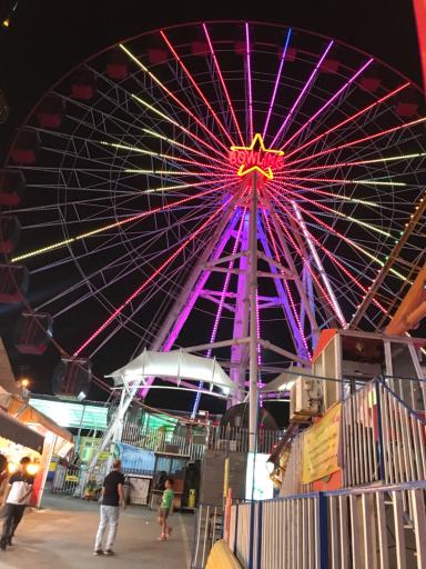 عکس شهربازی و بولینگ استارلند برج میلاد