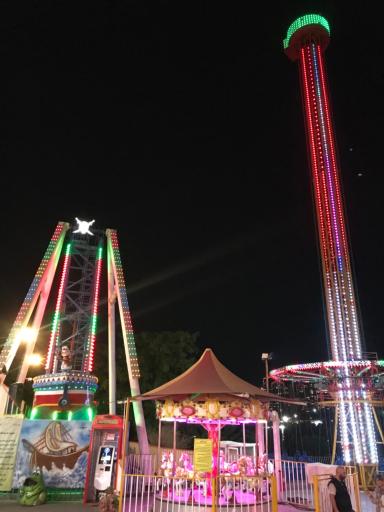 عکس شهربازی و بولینگ استارلند برج میلاد