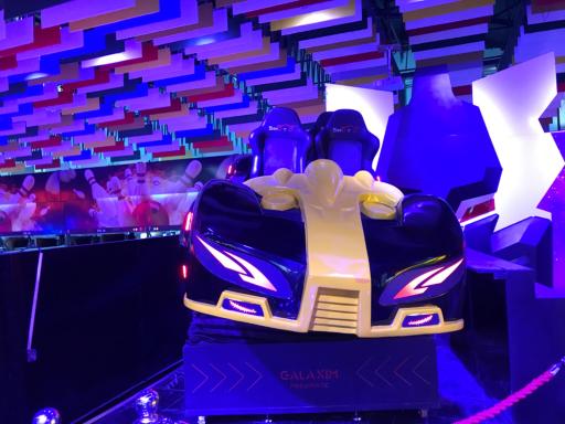 عکس شهربازی و بولینگ استارلند برج میلاد