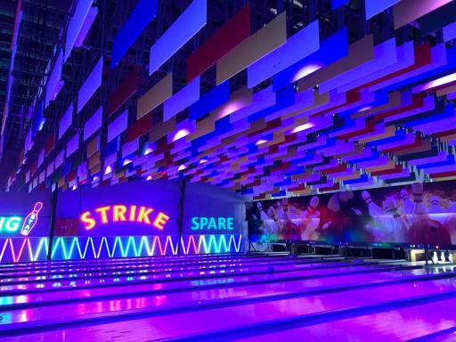 عکس شهربازی و بولینگ استارلند برج میلاد