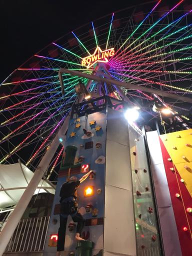 عکس شهربازی و بولینگ استارلند برج میلاد