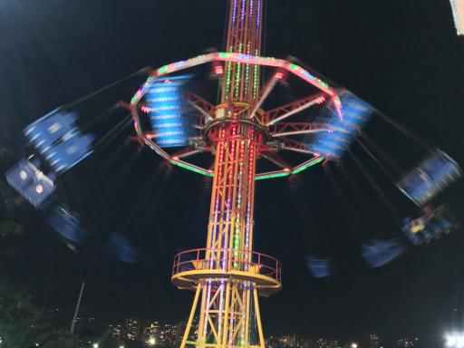 عکس شهربازی و بولینگ استارلند برج میلاد