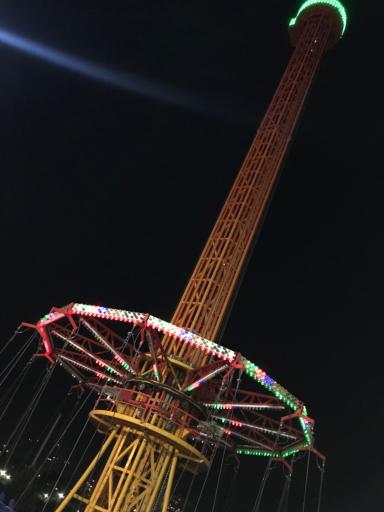 عکس شهربازی و بولینگ استارلند برج میلاد