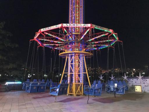 عکس شهربازی و بولینگ استارلند برج میلاد