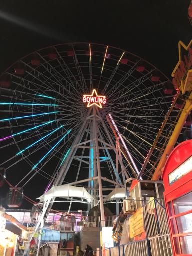 عکس شهربازی و بولینگ استارلند برج میلاد