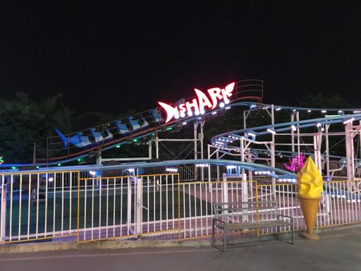 عکس شهربازی و بولینگ استارلند برج میلاد