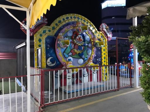 عکس شهربازی و بولینگ استارلند برج میلاد