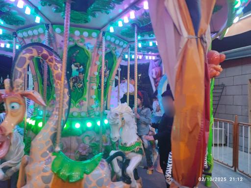 عکس شهربازی و بولینگ استارلند برج میلاد