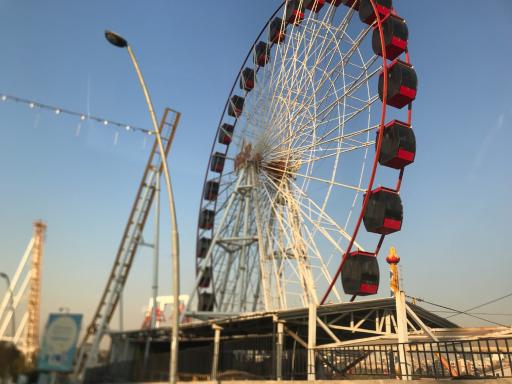 عکس شهربازی و بولینگ استارلند برج میلاد