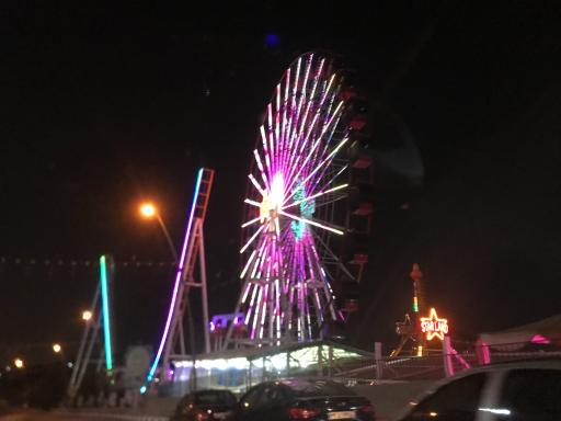 عکس شهربازی و بولینگ استارلند برج میلاد