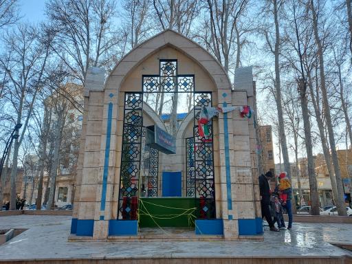 عکس مزار مطهر پنج شهید گمنام 