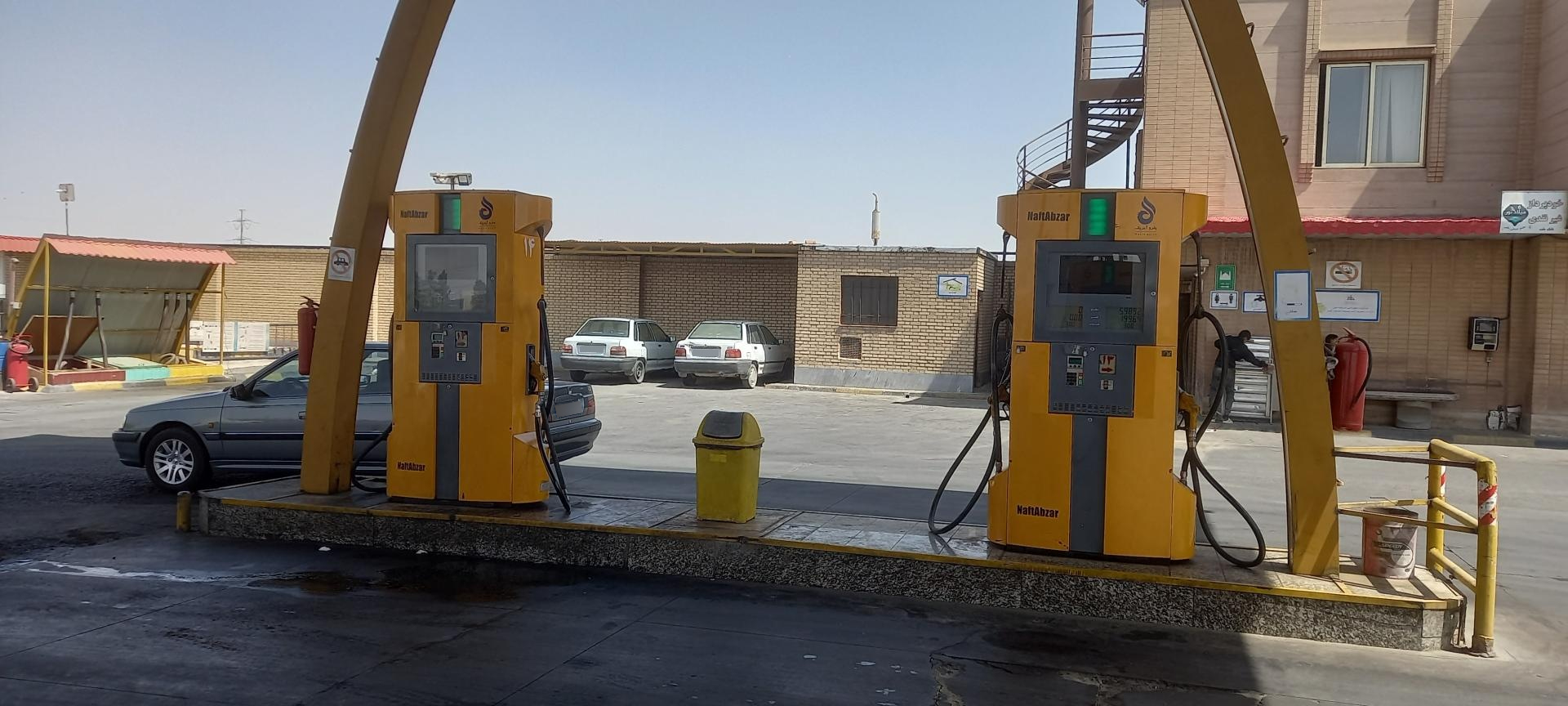 عکس پمپ گازوئیل مجتمع میلاد نور