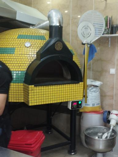 عکس خانه پیتزای نویان 