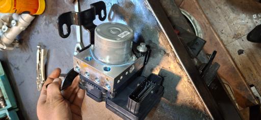 عکس تعمیر ترمز محمد