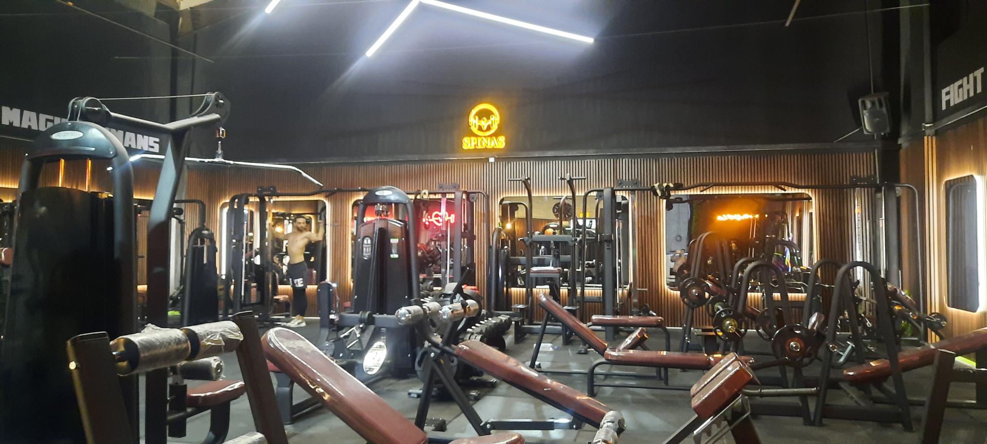 عکس باشگاه بدنسازی اسپیناس