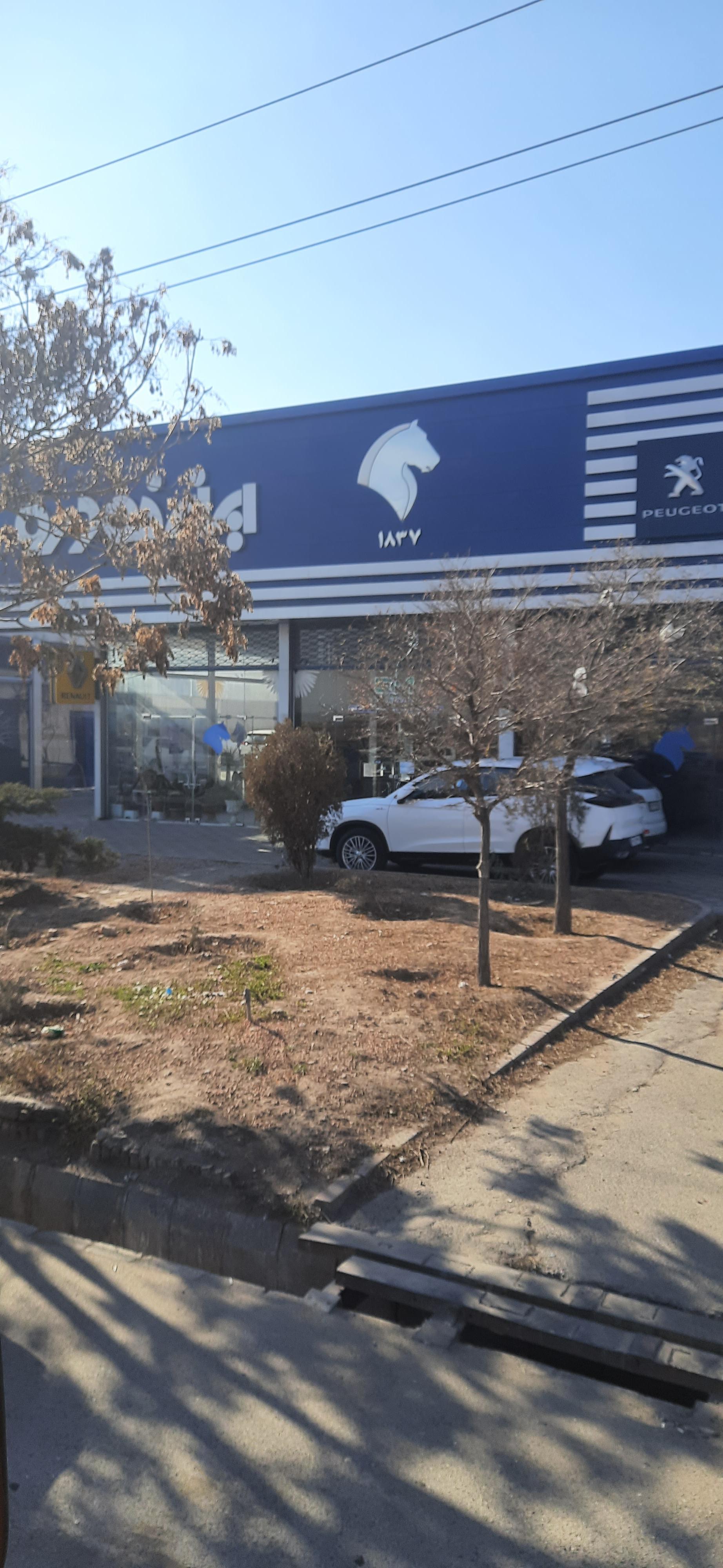 عکس نمایندگی ایران خودرو ۱۸۳۷ ایرج محمدی
