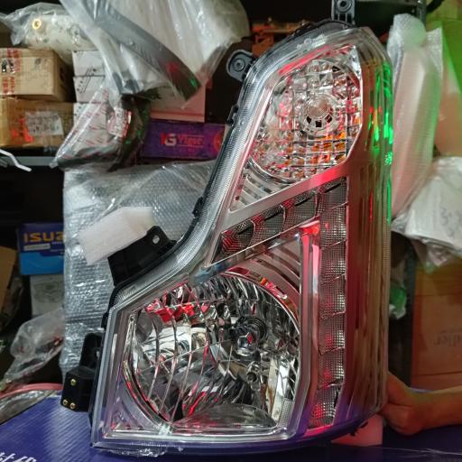 عکس فروشگاه لوازم یدکی ایسوزو (میلادی)