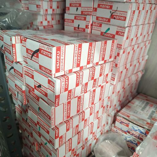 عکس فروشگاه لوازم یدکی ایسوزو (میلادی)