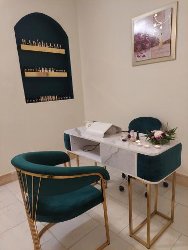 عکس عمارت زیبایی عسل یوسفیان