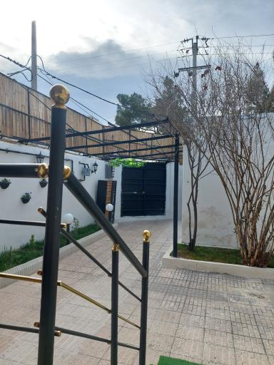 عکس عمارت زیبایی عسل یوسفیان