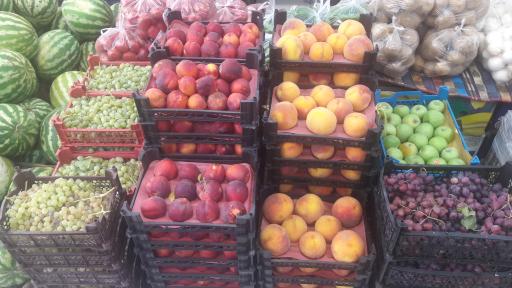 عکس بازار روز میوه مشتاق