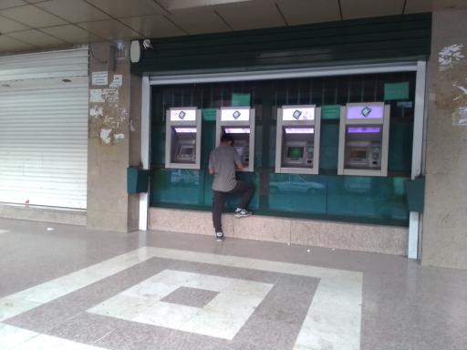 عکس خودپرداز بانک کارآفرین