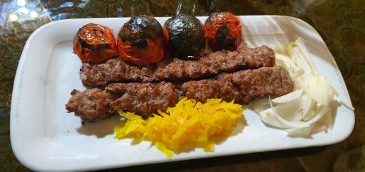 عکس رستوران سنتی سرداب