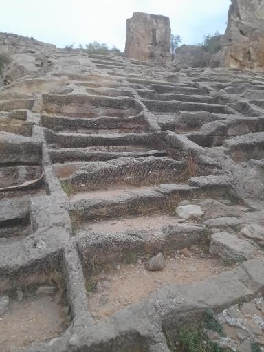 عکس گورستان صخره‌ای سیراف