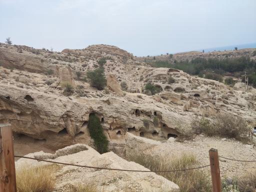 عکس گورستان صخره‌ای سیراف