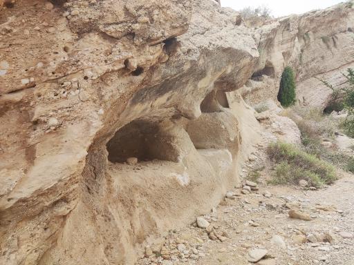 عکس گورستان صخره‌ای سیراف