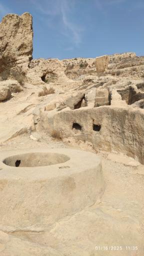 عکس گورستان صخره‌ای سیراف