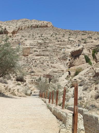 عکس گورستان صخره‌ای سیراف