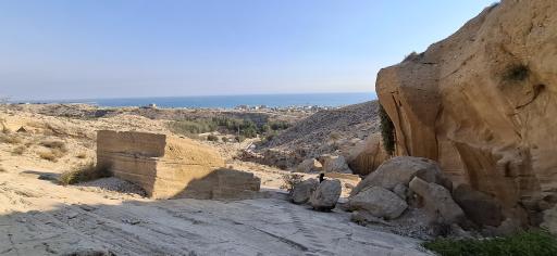 عکس گورستان صخره‌ای سیراف