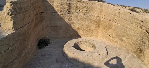 عکس گورستان صخره‌ای سیراف